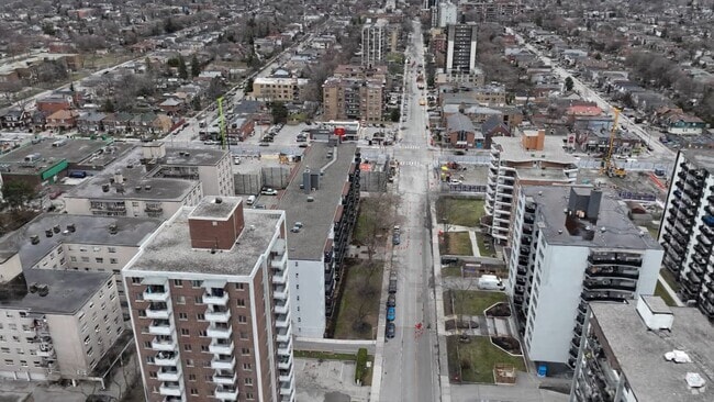  - 100 Cosburn Ave