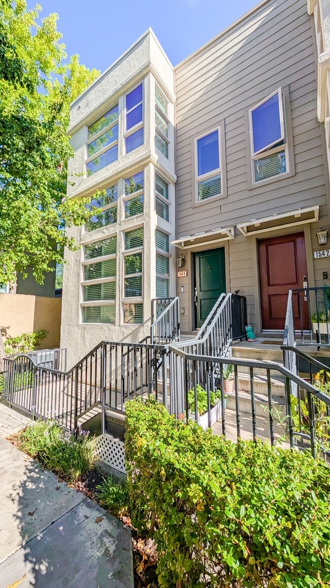 Building Photo - 1544 Sunnyvale Ave