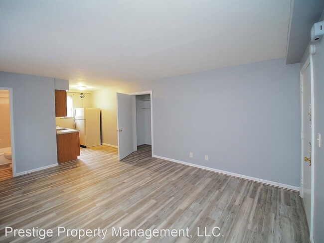Building Photo - 618 Probasco St