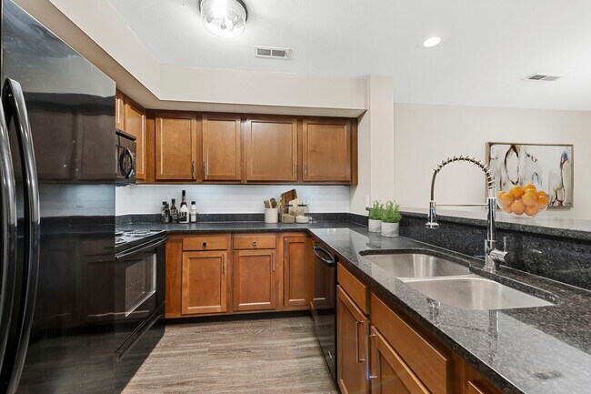 Foto del edificio - 1040 University Dr