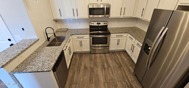 Building Photo - 4935 Islamorada Ln