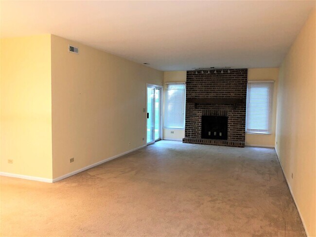 Building Photo - 1323 Downs Pkwy