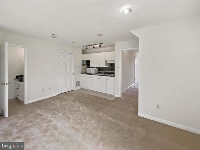 Foto del edificio - 5978 Manorwood Dr