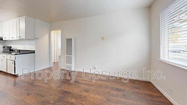 Building Photo - 1558 Bridge St