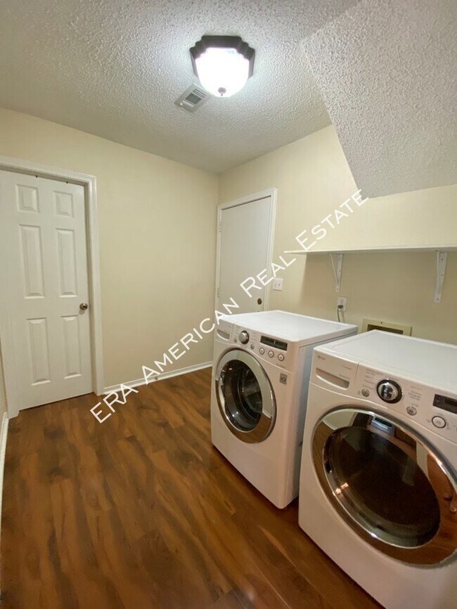 Foto del edificio - 703 Valley Rd