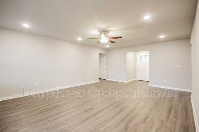 Building Photo - 403 N Mojave St