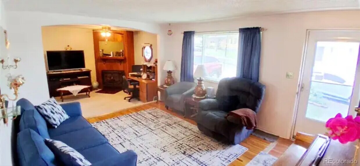 Sala de estar con muebles - 8338 Charles Way