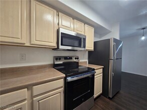 Building Photo - 555 E Silverado Ranch Blvd