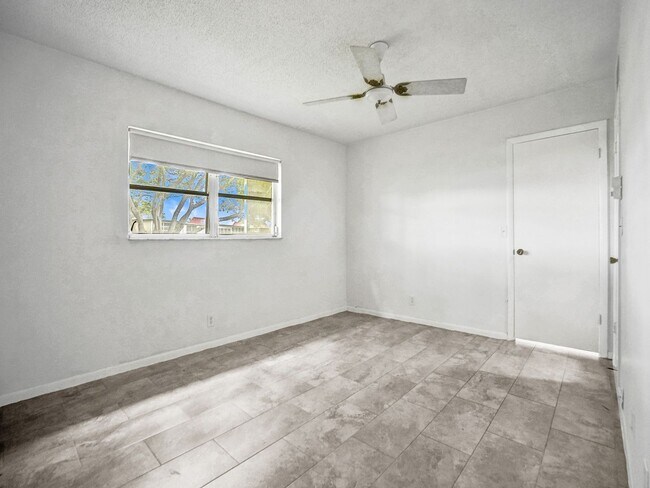 Foto del edificio - 2 bedroom 2 bath condo in Delray Beach 55 ...