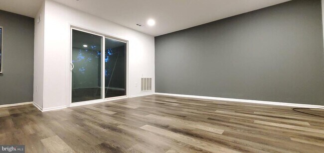Foto del edificio - 707 Meadowview Ln