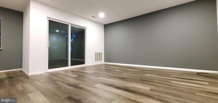 Building Photo - 707 Meadowview Ln