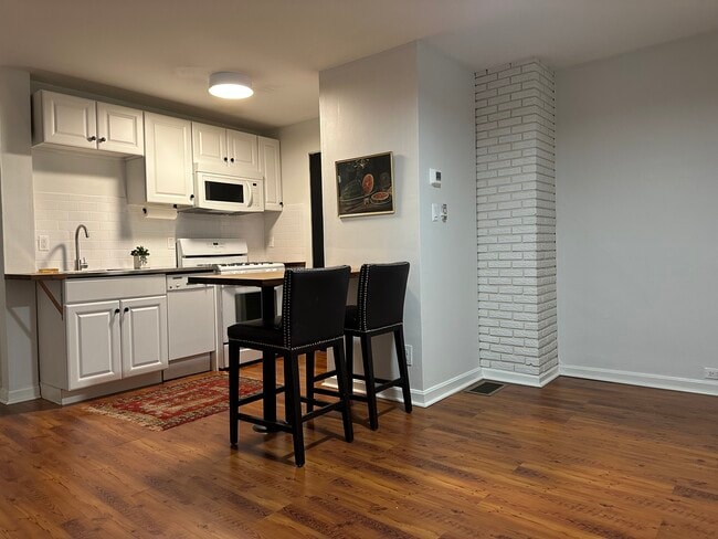 Building Photo - 982 Hatch St