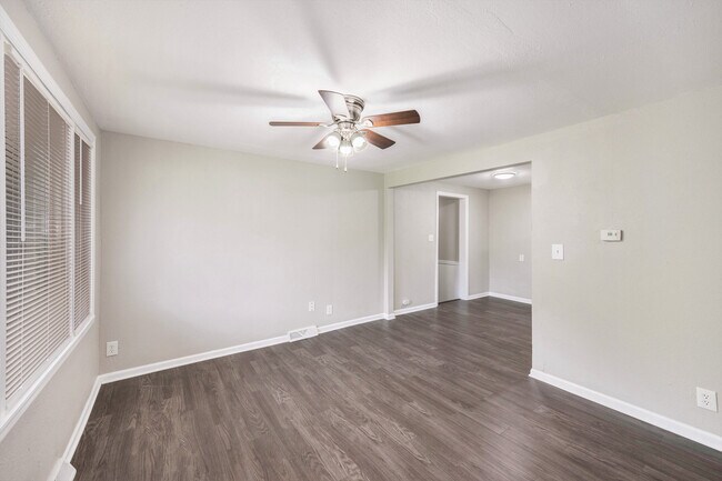 Foto del edificio - 7409 N Holmes St