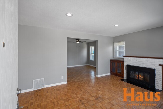 Building Photo - 1919 SW Huntoon St