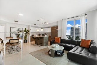 Building Photo - 1100S S Miami Ave