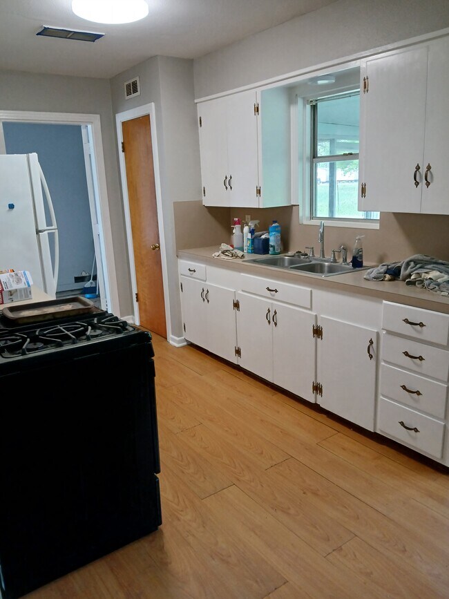 Building Photo - 2731 Gaylynn Dr