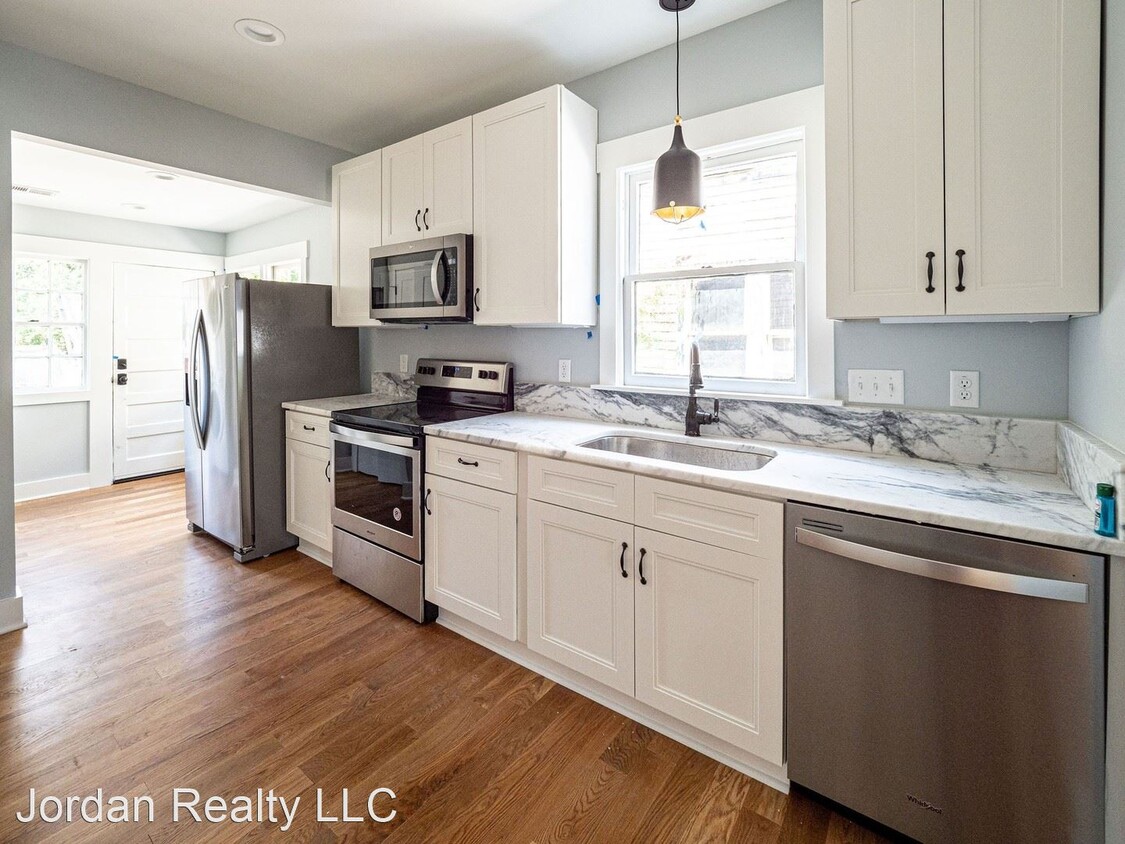 Primary Photo - 3 br, 3.5 bath House - 130 Romney Street