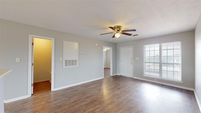Foto del edificio - 1507 Hollow Hill Dr