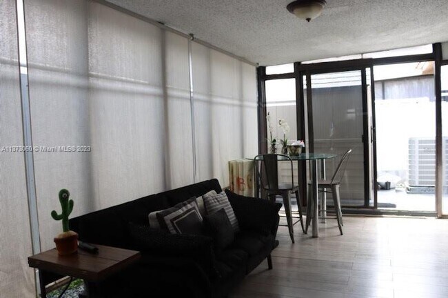 Foto del edificio - 10384 NW 128th Terrace