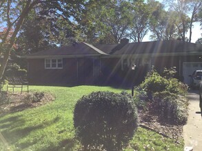 Building Photo - 4745 Hermitage Rd