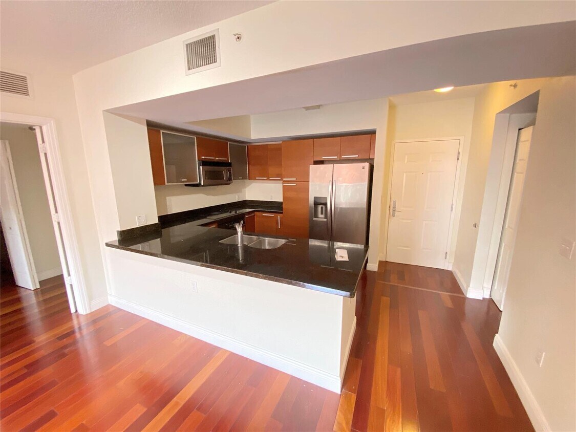 Foto principal - 2030 S Douglas Rd