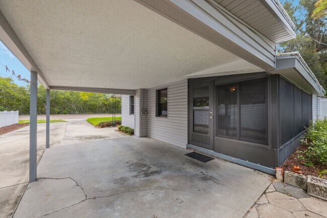 Foto del edificio - Cute 1 bedroom home with 2 patios and shed***MOVE IN JUNE 20TH****