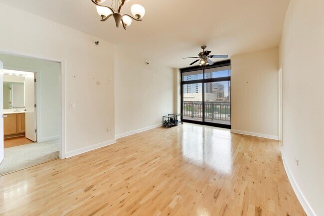 Building Photo - 1322 S Prairie Ave