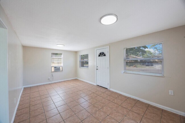 Foto del edificio - Cute 2bdrm/1bath House for rent ** Ready now ** Section 8 OK