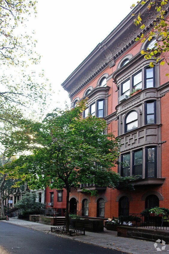 Building Photo - 170 State St