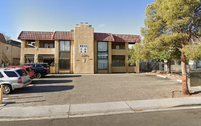 Building Photo - 6213 Ilanos Ln