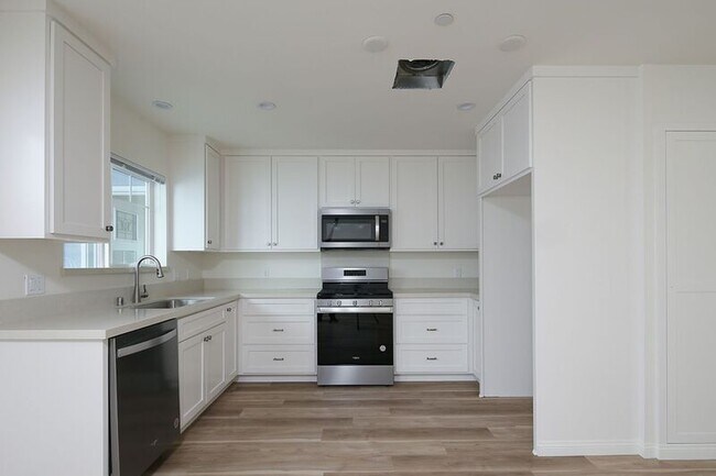 Foto del edificio - 4358-4360 Ocean View Blvd
