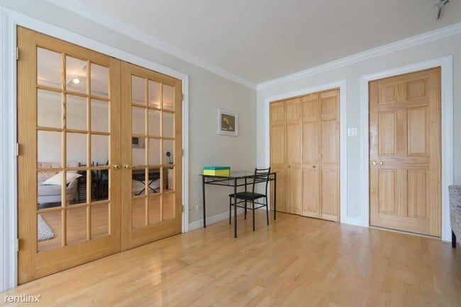 Building Photo - 2 br, 2 bath Condo - 1354 N Sutton Pl