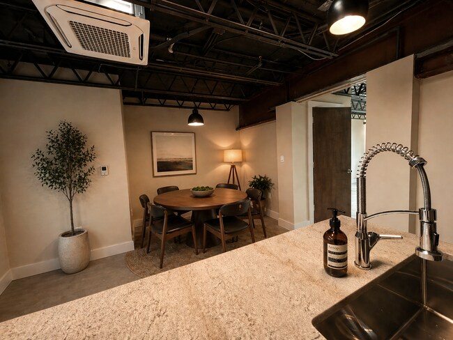 Foto del edificio - The Garden Lofts