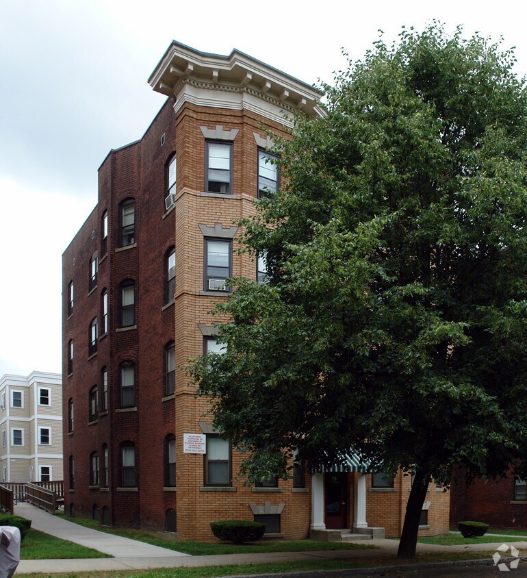 Building Photo - 79-83 Belle St
