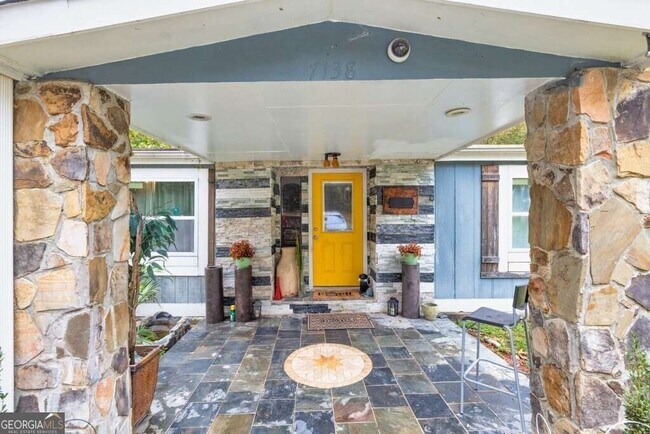 Foto del edificio - 7138 Rockland Rd