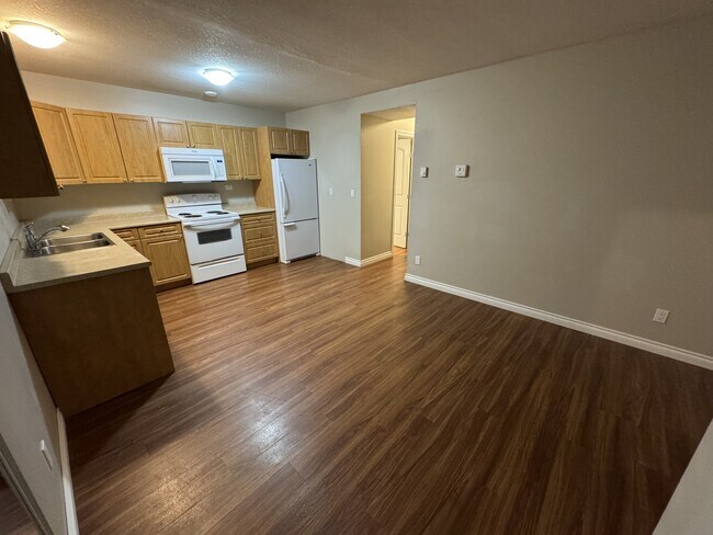 Building Photo - 804-888 88 Ave