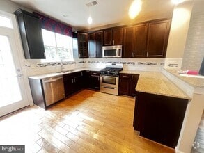 Building Photo - 8195 Falls Grove Dr