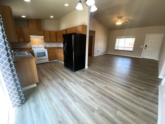 Foto del edificio - 3 Bed 2 Bath Home for Rent!