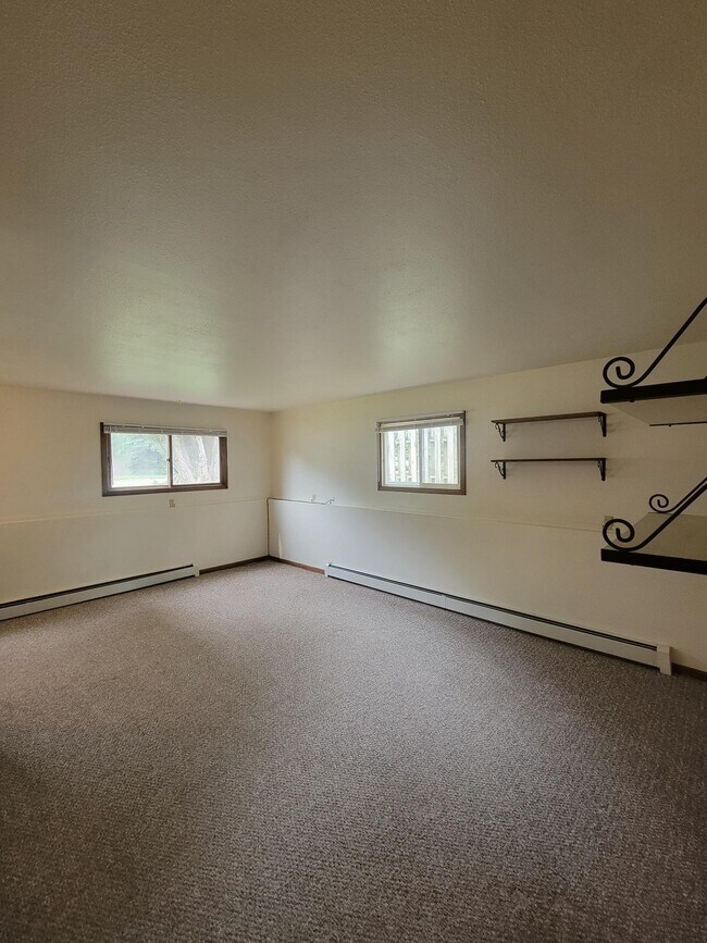 Building Photo - 729 Halbert St