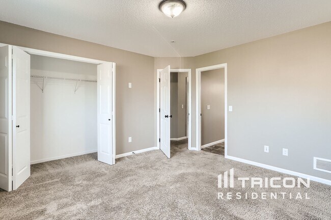 Foto del edificio - 9348 Golden Pond Ln N