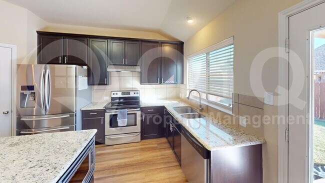 Foto del edificio - 4524 Lakeside Hollow St