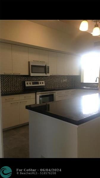 Foto del edificio - 8304 NW 24th St