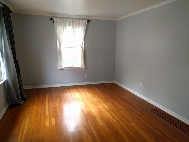 Foto del edificio - 5400 Sherwood Dr.