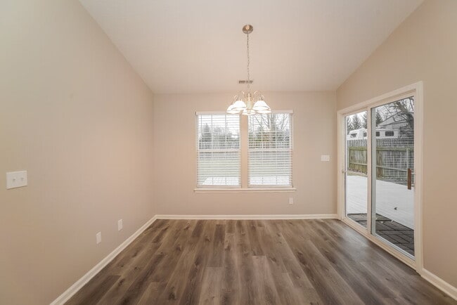 Building Photo - 6425 Meadowfield Dr