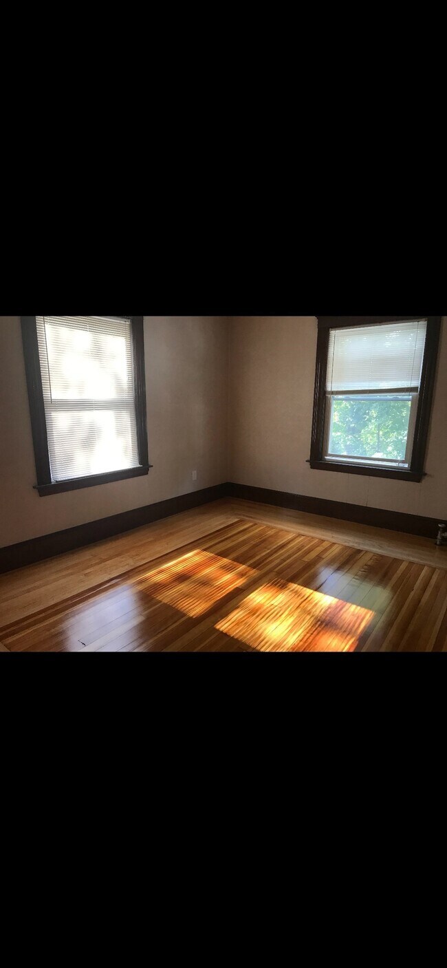 Foto del edificio - 151 Kendrick Ave