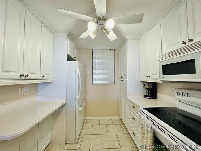 Foto del edificio - 9940 S Ocean Dr