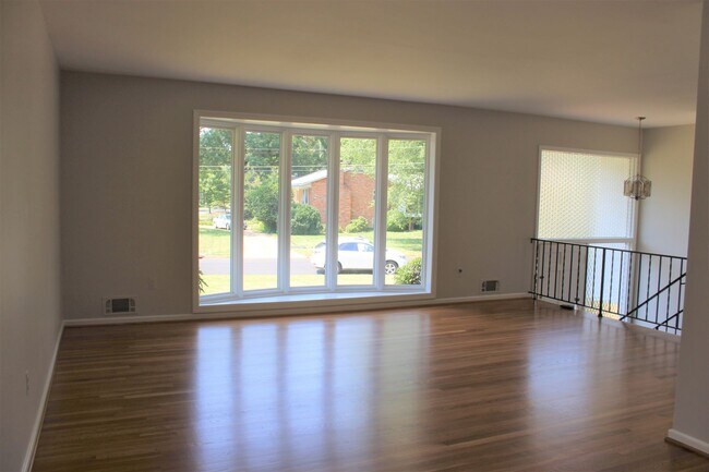Foto del edificio - 1113 Anesbury Ct
