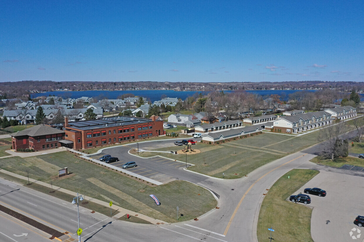 Foto del edificio - Muskego School Apartments