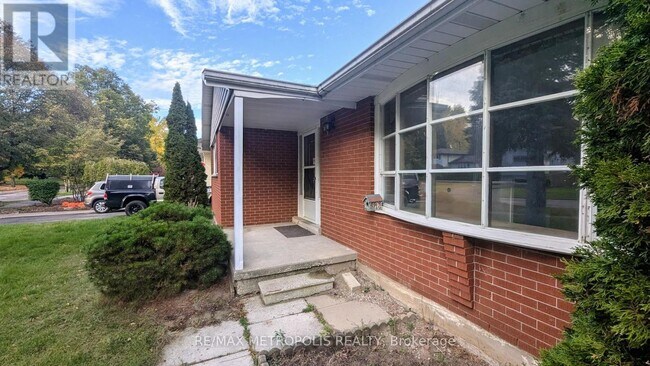 Building Photo - 83 Longwood Dr