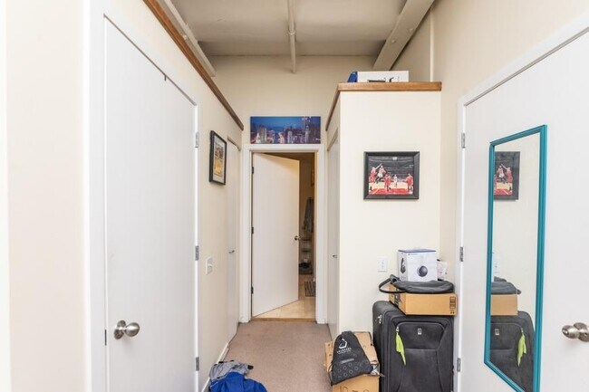 Building Photo - 2 bedroom in Chicago IL 60607